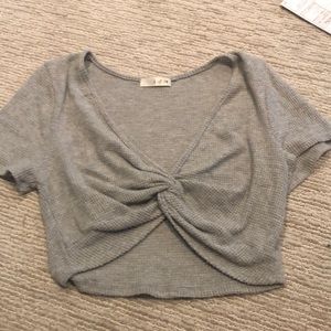 Cropped grey shirt